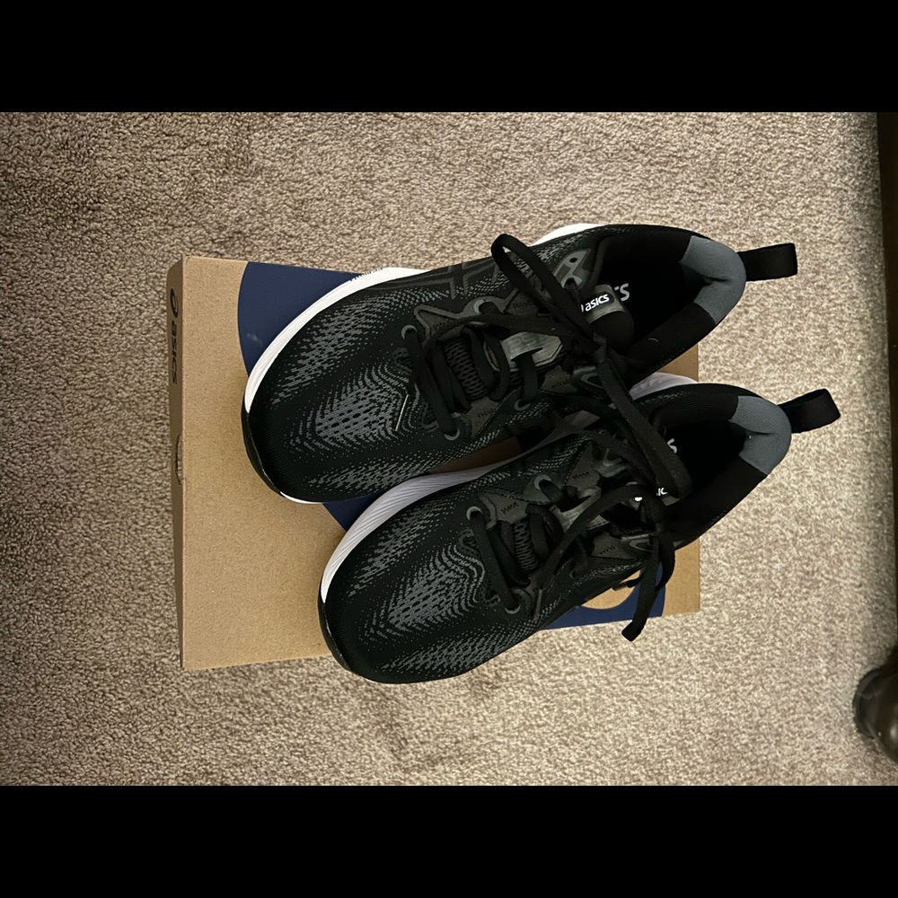 NWT New ASICS Black Gel Cumulus Sneakers sz 9